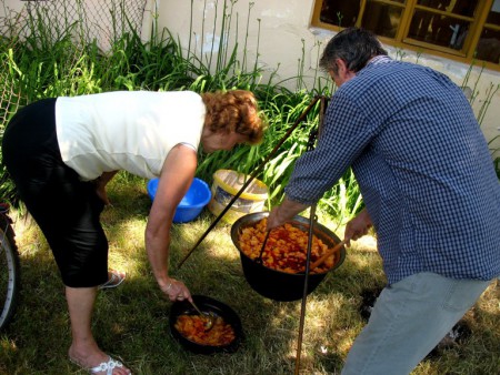 Időközben elkészült az ebéd is